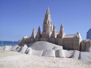 Sandskulptur: Replik des Wiener Rathauses